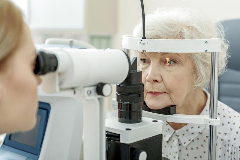 A patient at Eyecare Specialties with cataracts